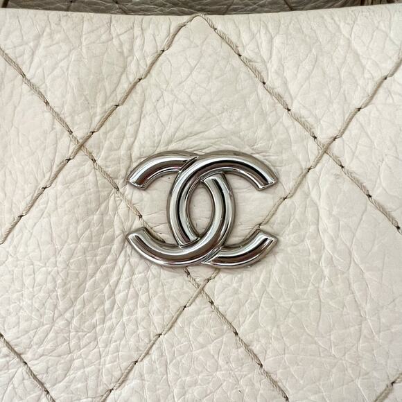 CHANEL On the Road Cream Leather Large Tote - Picture 14 of 15